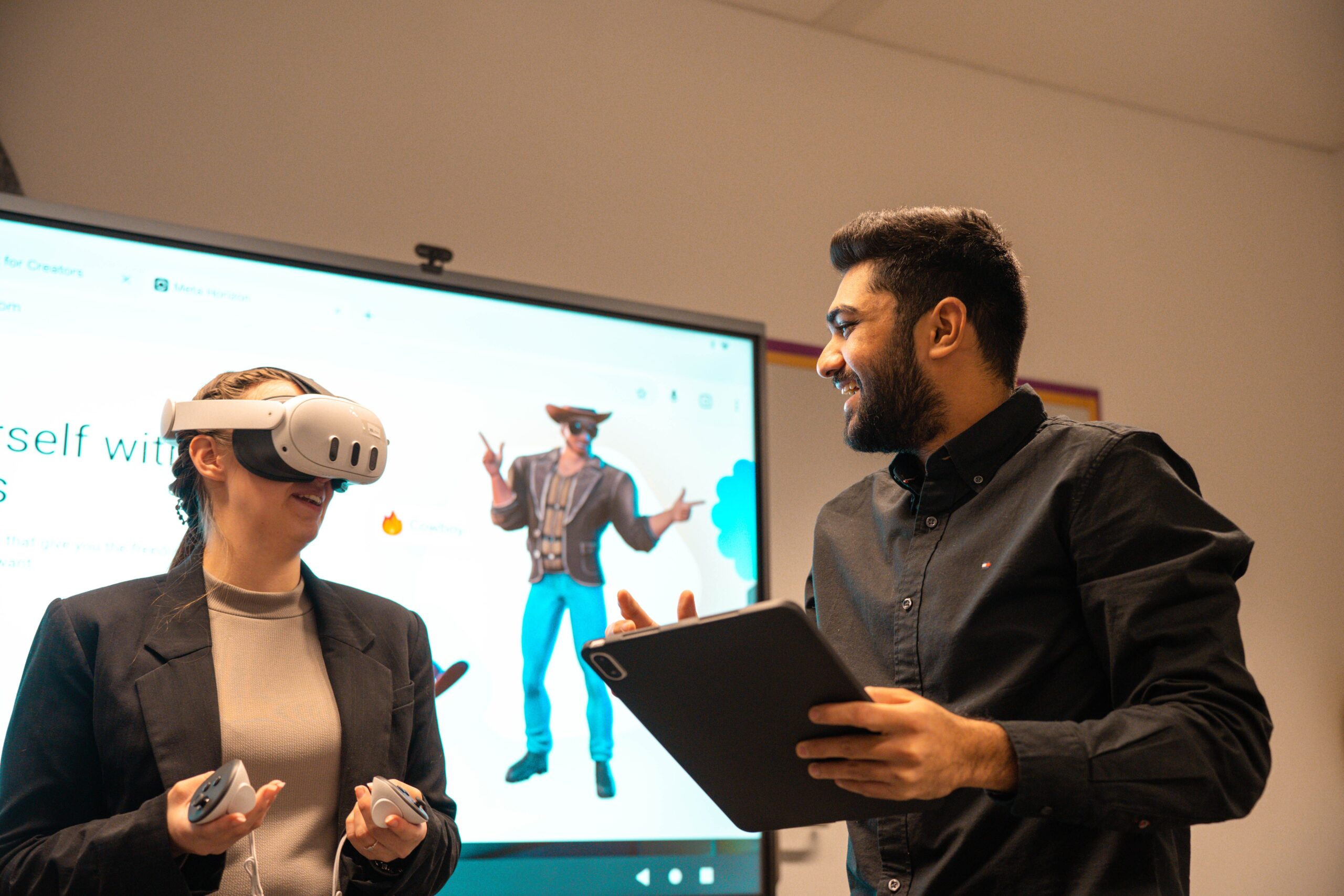 Two colleagues using VR and tablet for digital collaboration.